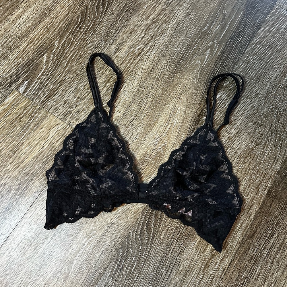 NWT Livy Victoria’s Secret Palm Spring black lace bralette